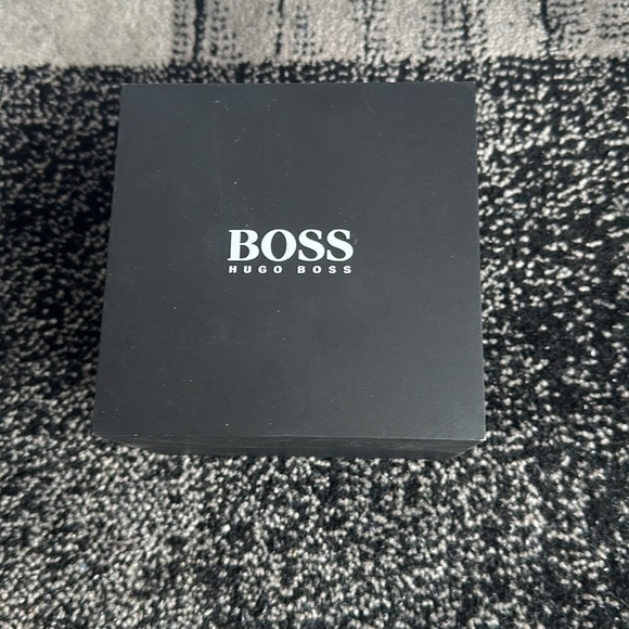 Hugo  Boss brown leather watch - Picture 5 of 14